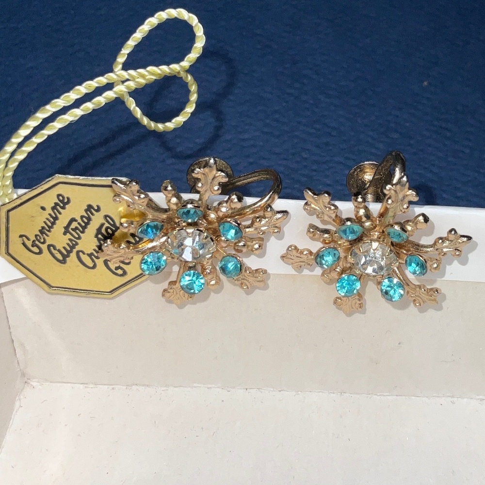 Vintage 1950s CORO Snowflake Scatter Earrings With Original Austria Crystal Tag